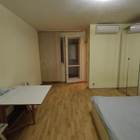 Bedroom In Centre Nearby Metro Appartamento Bucarest