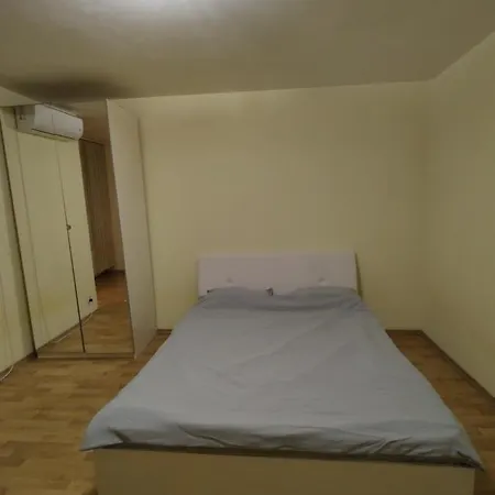 Bedroom In Centre Nearby Metro Appartamento